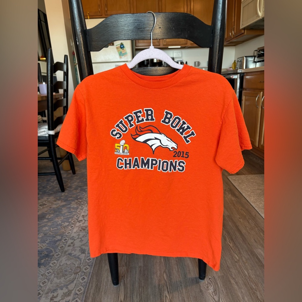 DENVER BRONCOS SUPERBOWL 2015 ORANGE WOMENS MEDIUM SHORT SLEEVE T-SHIRT